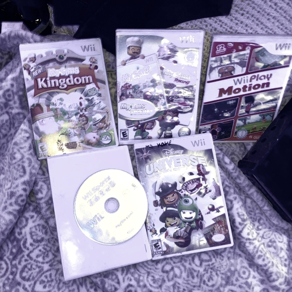 Wii - Picture 2 of 3